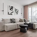 Appartement Stylish 1br With Sea View - Pool, & Parking I Skyline By Flat Mаnаger