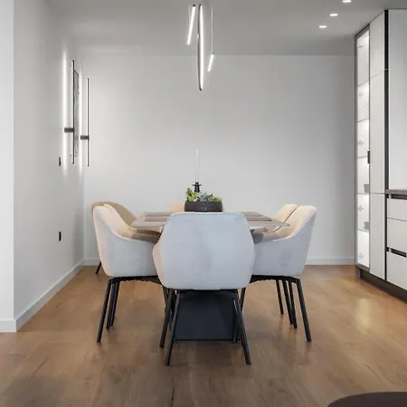 Stylish 1br With Balcony & Parking I Skyline By Flat Mаnаger Daire *