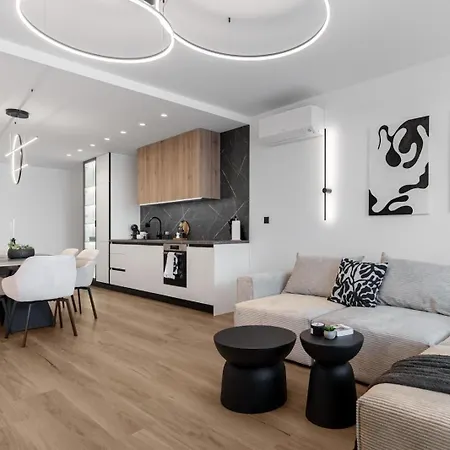 Stylish 1br With Balcony & Parking I Skyline By Flat Mаnаger 瓦爾納