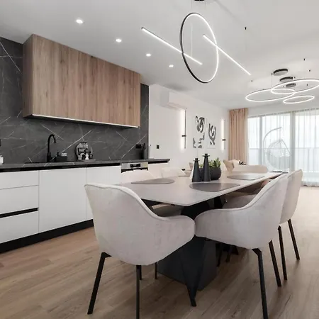 Stylish 1br With Balcony & Parking I Skyline By Flat Mаnаger *