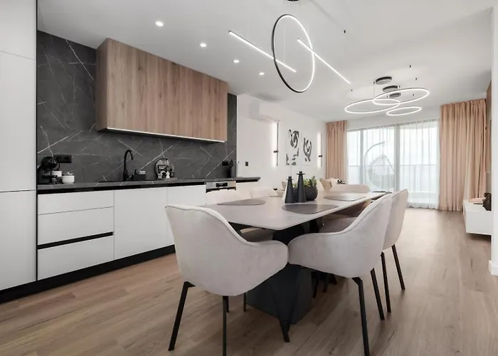 Stylish 1br With Balcony & Parking I Skyline By Flat Mаnаger *